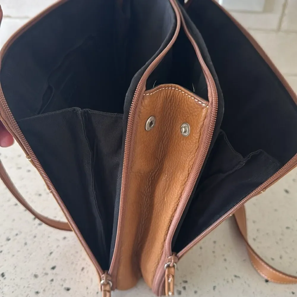 Tignanello Vintage Tan Genuine Leather Women’s Shoulder Handbag Zip Compartments
